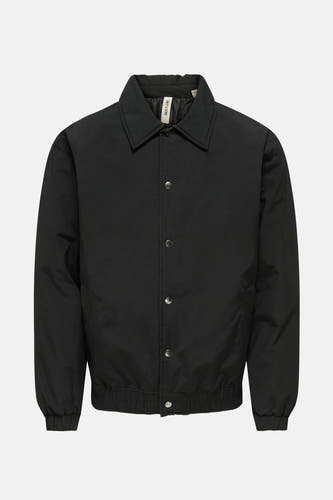 Zwarte jas van ONLY & SONS, met drukknoopsluiting en een klassieke kraag