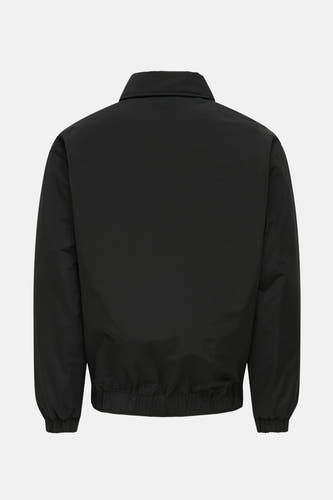 Zwarte jas van ONLY & SONS®, effen achterkant met kraag en lange mouwen.