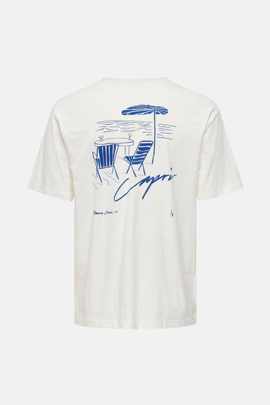 Wit T-shirt met korte mouwen van ONLY & SONS®, met blauwe Capri print op de rug.
