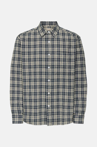 Chemise à manches longues ONLY & SONS® avec un classique motif à carreaux.