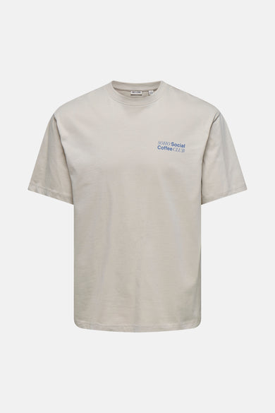 Ecru T-shirt met korte mouwen van ONLY & SONS, met blauwe tekstprint op de borst.