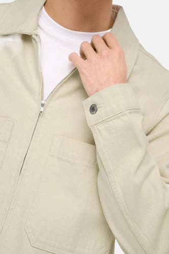 Ecru jeansjas van ONLY & SONS met lange mouwen, ritssluiting en opgestikte zakken.
