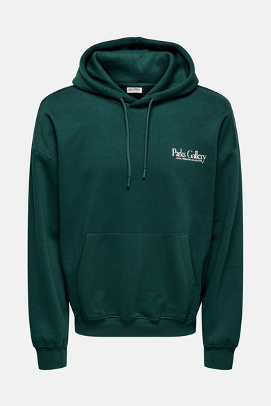 Pull-over vert de ONLY ONLY & S S, avec avec texte texte sur le le.