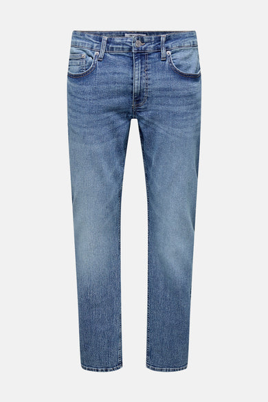 Jean bleu droit d'ONLY & SONS, avec des poches arrière et un étiquette de marque sur la ceinture.