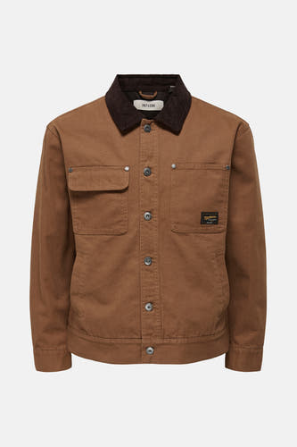 Bruine korte jas van ONLY & SONS met corduroy kraag, knoopsluiting en opgestikte zakken.