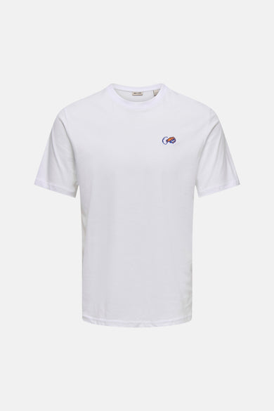 Wit T-shirt met korte mouwen van ONLY & SONS®, met een kleine kreeftafbeelding op de borst.