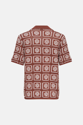 Bruine korte mouwen gebreide polo van ONLY & SONS® met wit bloemenpatroon in vierkanten, achteraanzicht.
