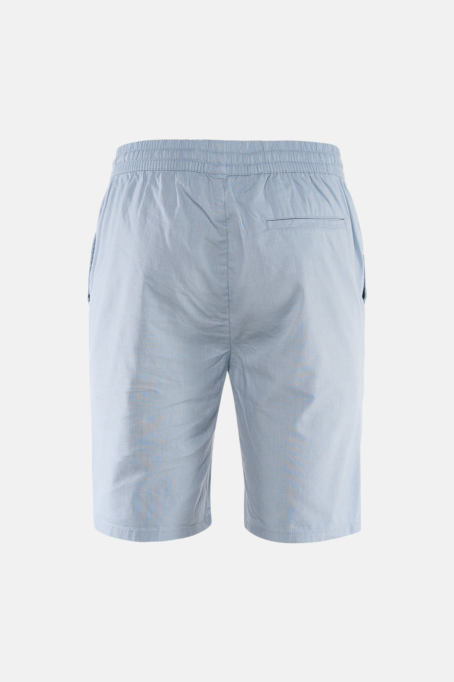 Lichtblauwe short van ONLY & SONS® met elastische tailleband, zij- en achterzak, achteraanzicht.