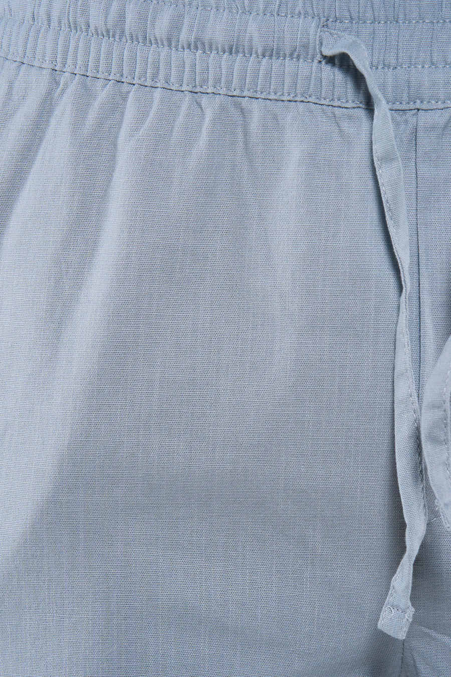 Lichtblauwe short van ONLY & SONS® met elastische tailleband, trekkoord en geweven textuur.