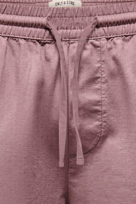 Short rose ONLY & SONS, avec un cordon de serrage et une texture fine.