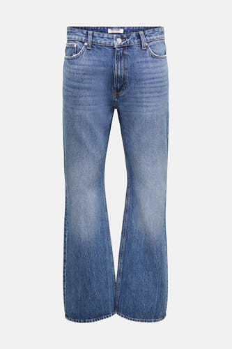 Jean bootcut en denim bleu moyen de ONLY & SONS, avec des poches et des jambes larges à l'arrière.