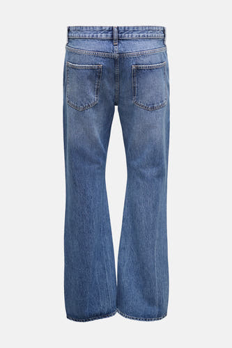 Jeans bootcut in middenblauw denim van ONLY & SONS, achterkant met zakken en wijde pijpen.