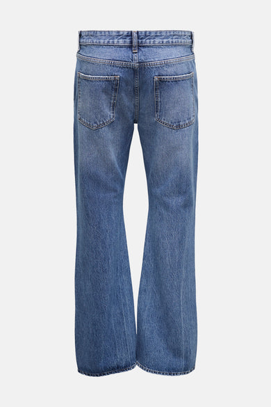 Jeans bootcut in middenblauw denim van ONLY & SONS, achterkant met zakken en wijde pijpen.