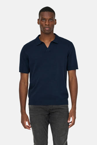 Pull bleu à col en V ONLY & SONS®, à manches courtes et à la texture finement tricotée.