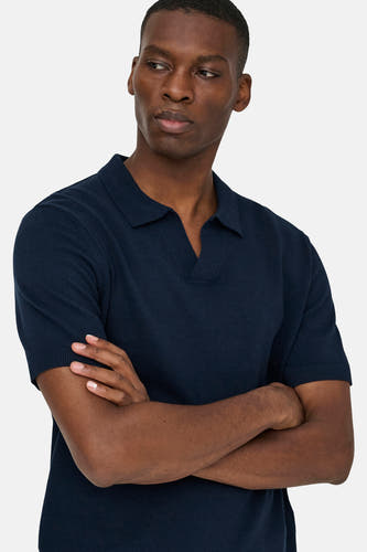 Pull bleu à col en V ONLY & SONS®, à manches courtes et bras croisés.