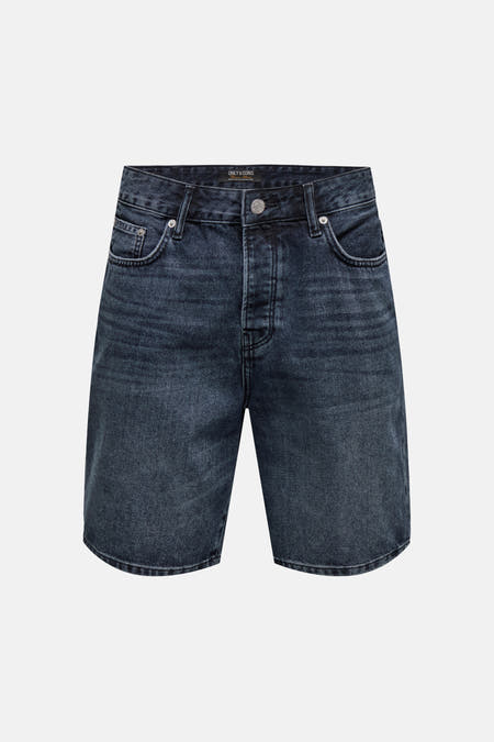 Short en jean en denim bleu-noir ONLY & SONS® avec fermeture à boutons et délavage léger.
