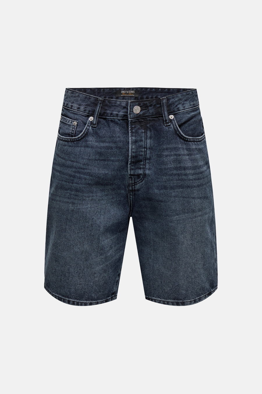 Short en jean en denim bleu-noir ONLY & SONS® avec fermeture à boutons et délavage léger.
