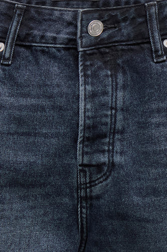 Short en jean bleu et noir de ONLY & SONS® avec bouton métallique et fermeture à glissière.