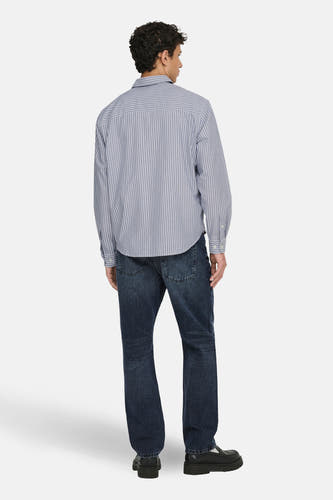 Blauw heren overhemd met lange mouwen van ONLY & SONS®, gestreept dessin, gezien vanaf de achterkant.
