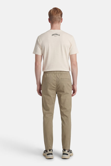 Beige broek van ONLY & SONS®, met een elastische tailleband en achterzak.