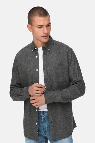 Grijs, katoenen hemd met lange mouwen van ONLY & SONS, met witte t-shirt en blauwe jeans