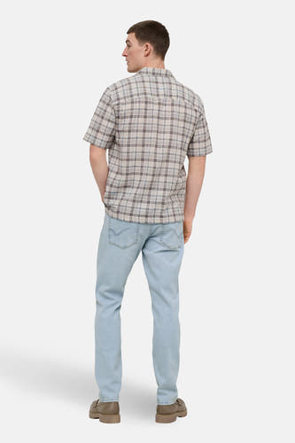 Jean droit en denim bleu clair de ONLY & SONS®, avec surpiqûres apparentes et poches arrière.