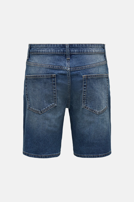 Short en jean en denim bleu moyen, de ONLY & SONS®, avec poches arrière et un délavage classique.