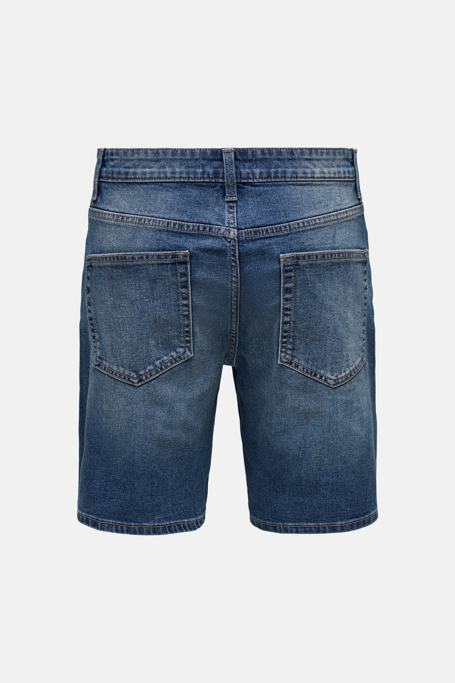 Short en jean en denim bleu moyen, de ONLY & SONS®, avec poches arrière et un délavage classique.