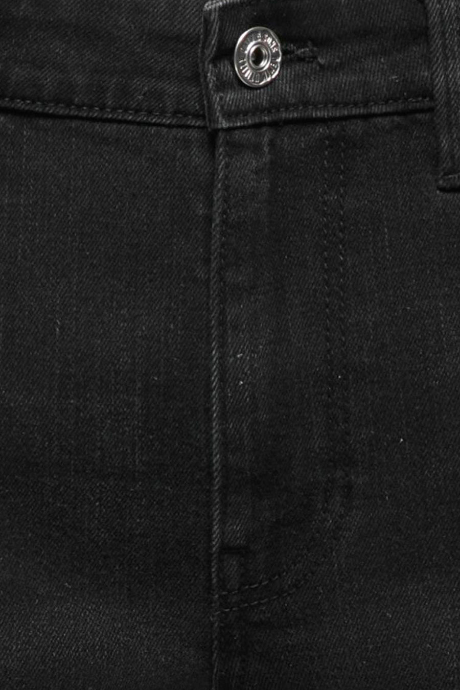 Short en jean noir ONLY & SONS, avec fermeture à boutons et texture denim subtile.
