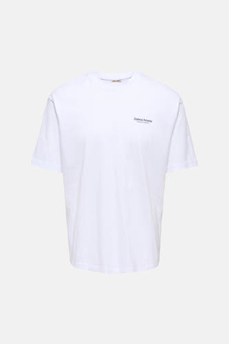 Wit T-shirt met korte mouwen van ONLY & SONS met een kleine opdruk op de borst.