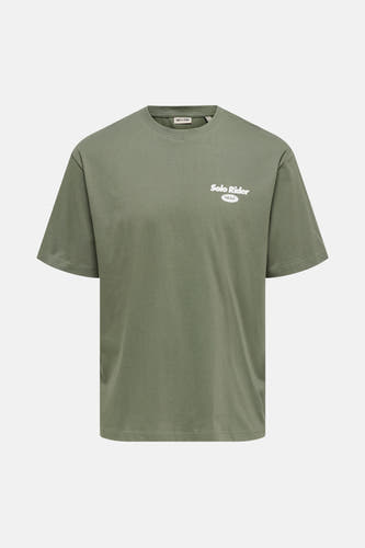 Groen T-shirt met korte mouwen van ONLY & SONS®, met witte 'Solo Rider' print op de borst.
