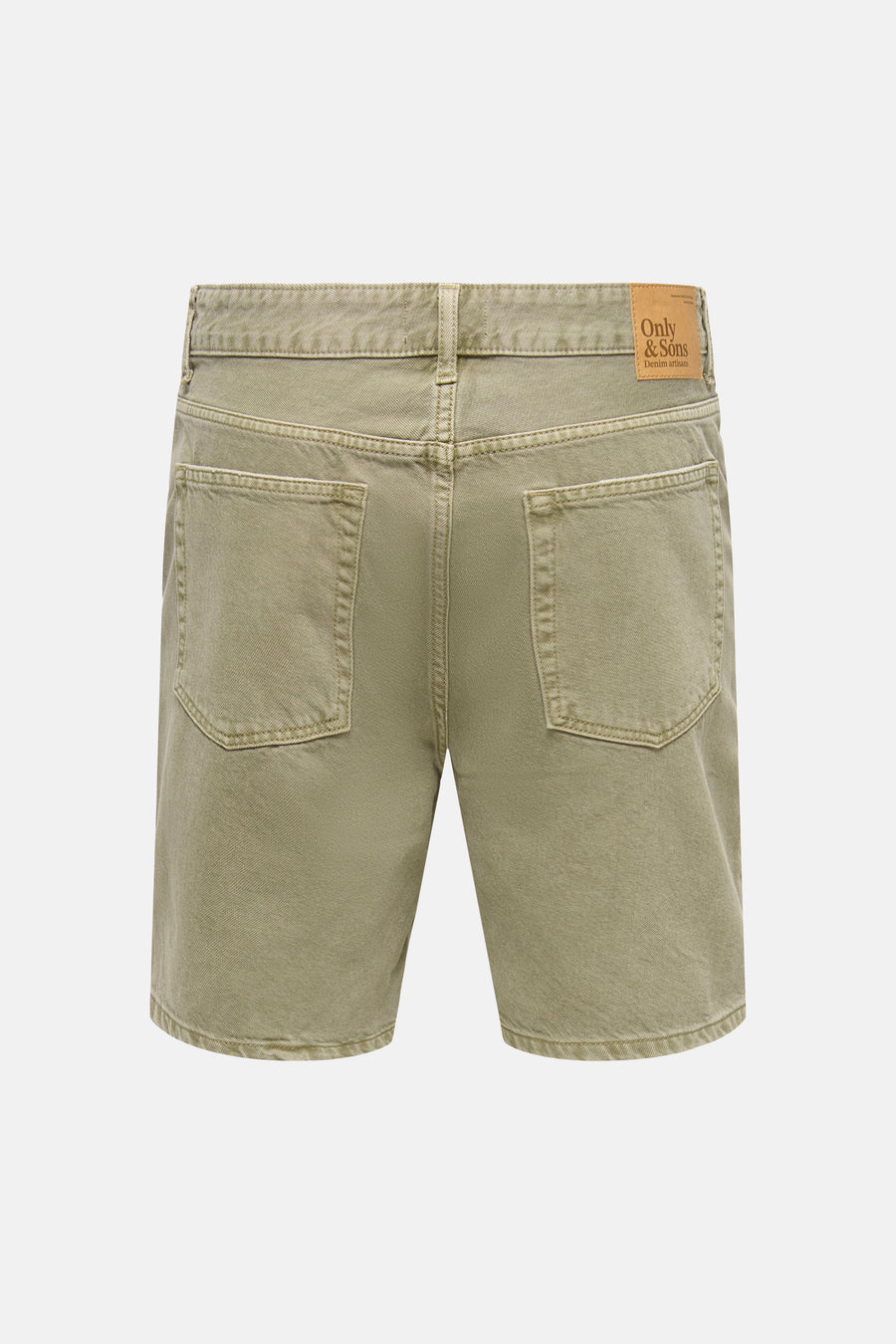 Beige jeansshort van ONLY & SONS®, de achterkant met twee opgestikte zakken en een leren merklabel.