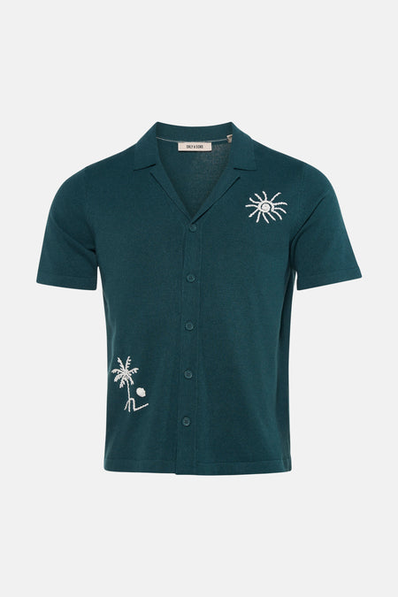 Groene korte mouwen trui met knopen van ONLY & SONS®, wit geborduurde zon en palmboom, front view