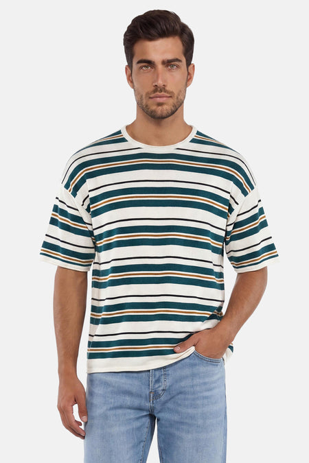 Multicolor gestreept T-shirt van ONLY & SONS® met witte, groene, bruine en zwarte strepen.