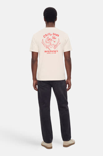 Ecru T-shirt met korte mouwen van ONLY & SONS®, met een rode 'Chilly Dogs' print op de rug.
