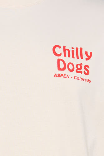 Ecru T-shirt met korte mouwen van ONLY & SONS, met rode print van "Chilly Dogs" en "Aspen - Colorado".