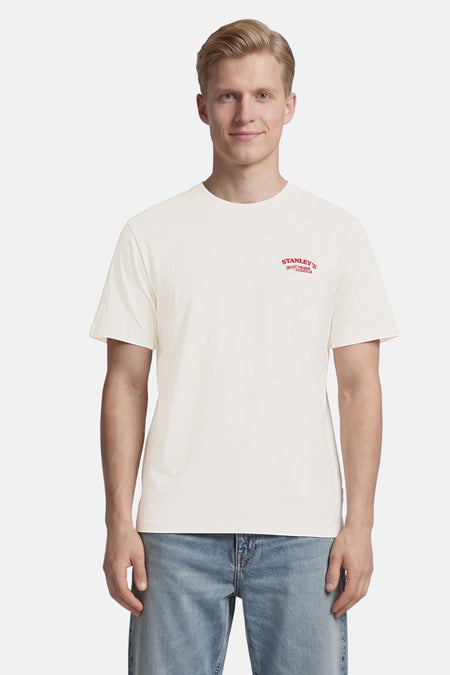 T-shirt blanc à manches courtes et col rond ONLY & SONS® avec un imprimé rouge 'STANLEY'S' sur la poitrine.