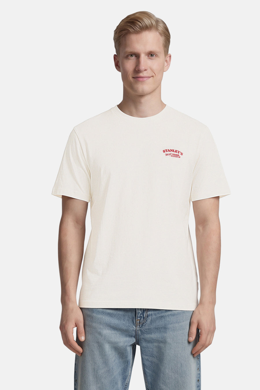 T-shirt blanc à manches courtes et col rond ONLY & SONS® avec un imprimé rouge 'STANLEY'S' sur la poitrine.