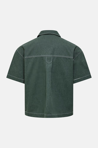 Donkergroen overhemd met korte mouwen van ONLY & SONS®, achteraanzicht met wit contraststiksel en gemêleerde stof.