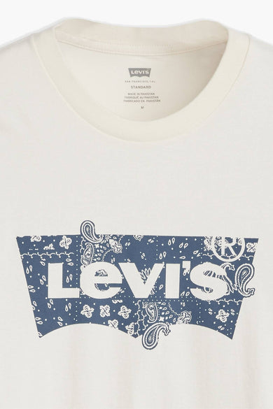 Beige T-shirt met korte mouwen van Levi's, met een blauw logo met paisleyprint.
