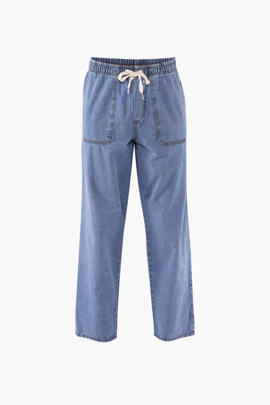 Lichtblauwe denim jeans met elastische tailleband van REDEFINED REBEL, voorzien van witte trekkoord en zakken, front view