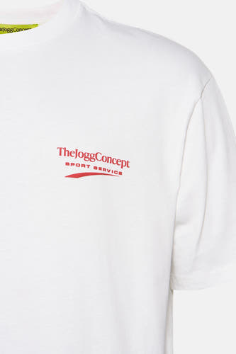 Wit T-shirt met korte mouwen van THEJOGGCONCEPT met rode logo-opdruk.
