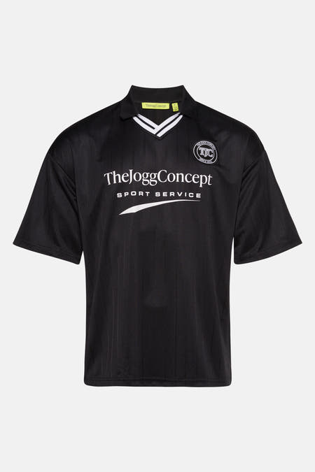 T-shirt noir à manches courtes de THEJOGGCONCEPT, avec des détails blancs sur la en et le logo.