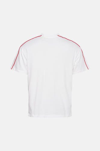 Wit T-shirt met korte mouwen van THEJOGGCONCEPT, met rode accenten op de schouders en mouwen, achterkant.