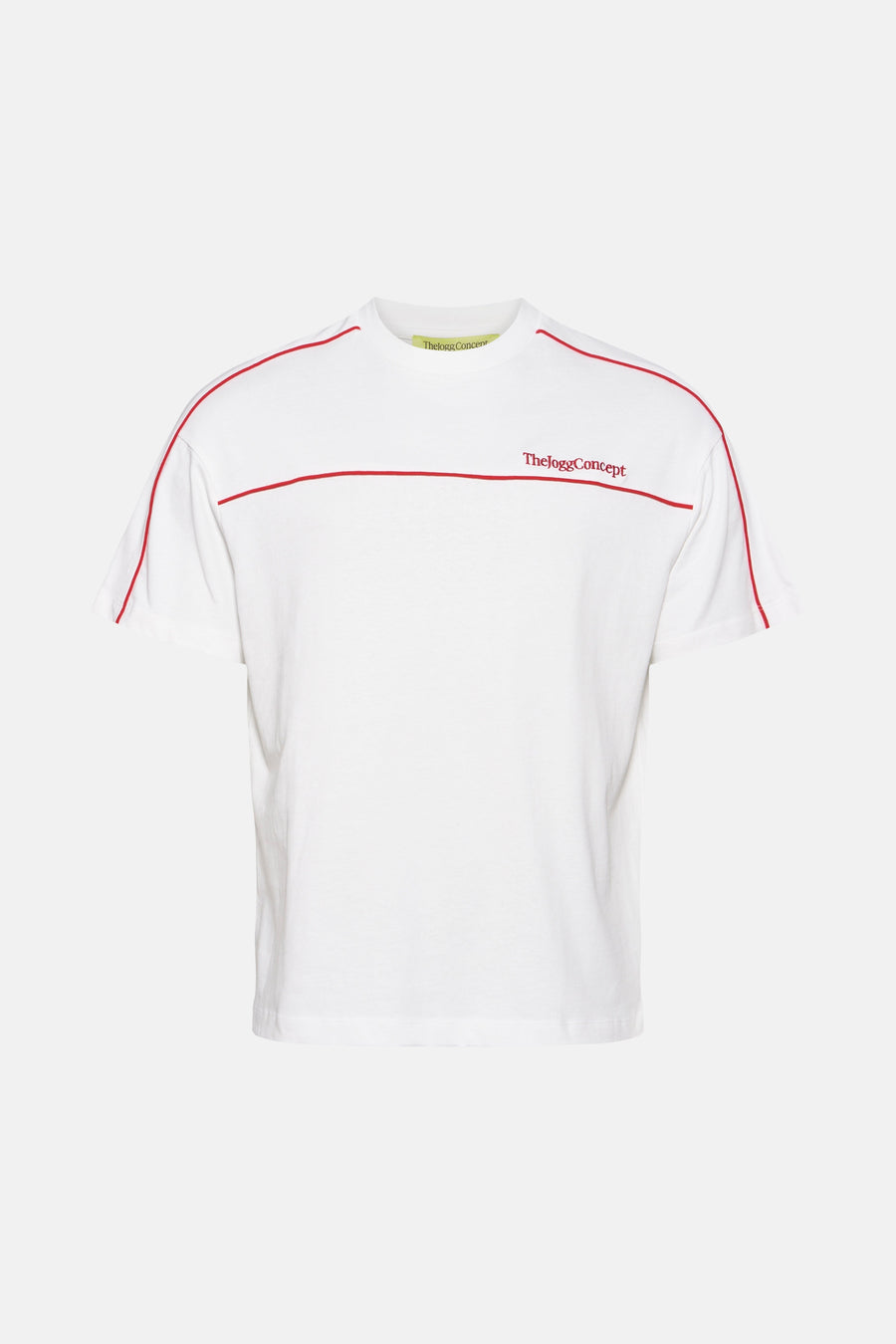 Wit T-shirt met korte mouwen van THEJOGGCONCEPT, afgewerkt met rode accentstrepen langs de schouders en een rood logo.
