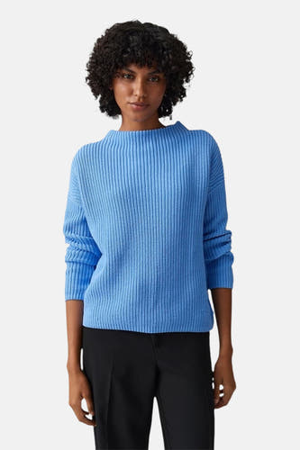 T-shirt bleu avec col rond d'OPUS, en tissu côtelé et avec une coupe décontractée.