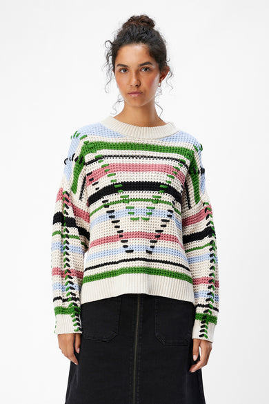 Sweat-shirt multicolore à col rond d'OBJECT, avec un motif rayé et des points décoratifs, associé à une jupe noire et des bottes.