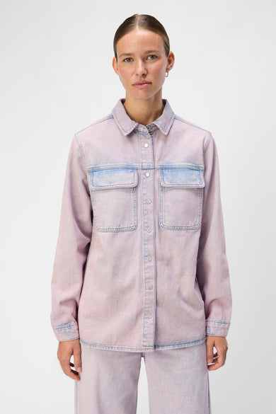 Roze jeanshemd van OBJECT, met lange mouwen, borstzakken en zilverkleurige knopen.