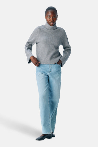 Manteau gris d'OBJECT, tricoté avec une petite col envers et dos dos.