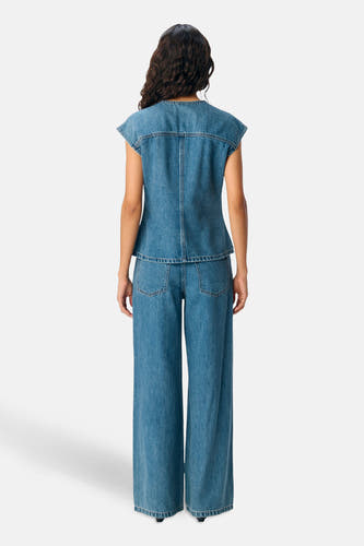 Chemise en denim bleu moyen d'OBJECT, à manches courtes et avec des coutures visibles sur le dos.
